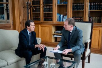 Diego Santilli recibió en la Casa Rosada al gobernador de Jujuy, Carlos Sadir