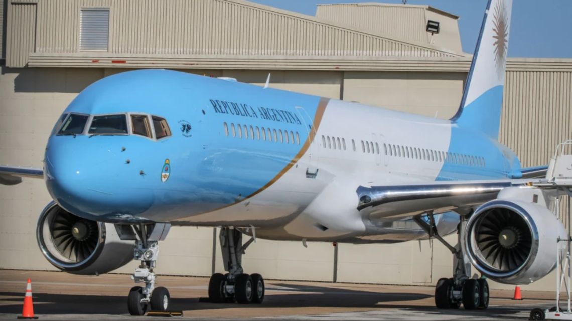 Milei sorprende con una inesperada escala en Lima en su viaje a Estados Unidos