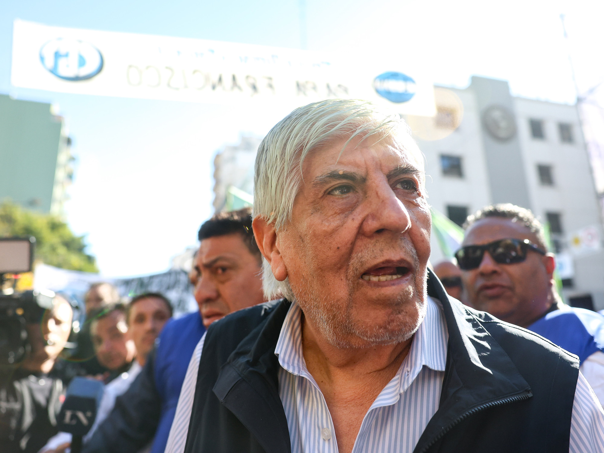 El freno a la “Ley Moyano” le abre otra tormenta al jefe camionero