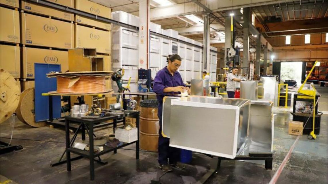 Empresario cordobés que votó a Milei: su fábrica de heladeras podría cerrar si no se supera la barrera