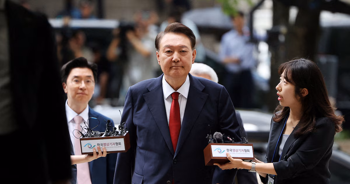 Fiscales surcoreanos piden 10 años de prisión para el ex presidente Yoon Suk Yeol por decreto de ley marcial