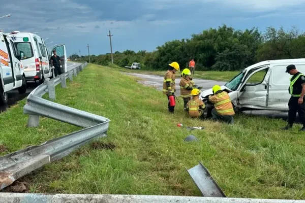 Vuelco en la ruta 168 entre Paraná y Santa Fe: lluvia y viento reabren debate por seguridad vial