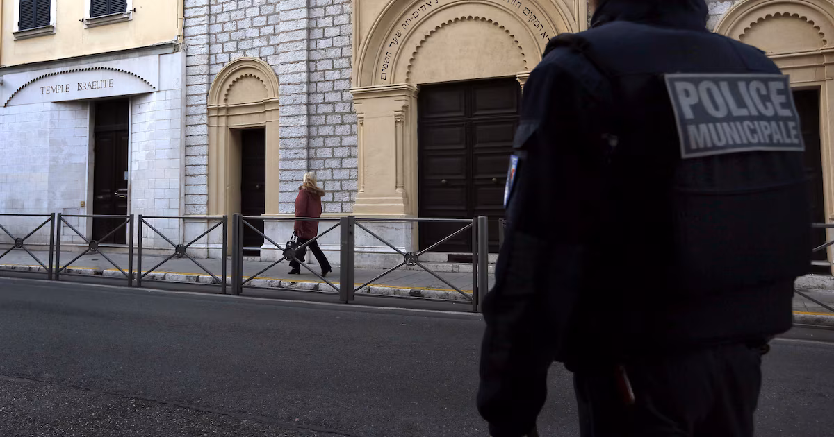 Francia refuerza seguridad en lugares de culto judíos y coordina respuesta política tras atentado en Australia