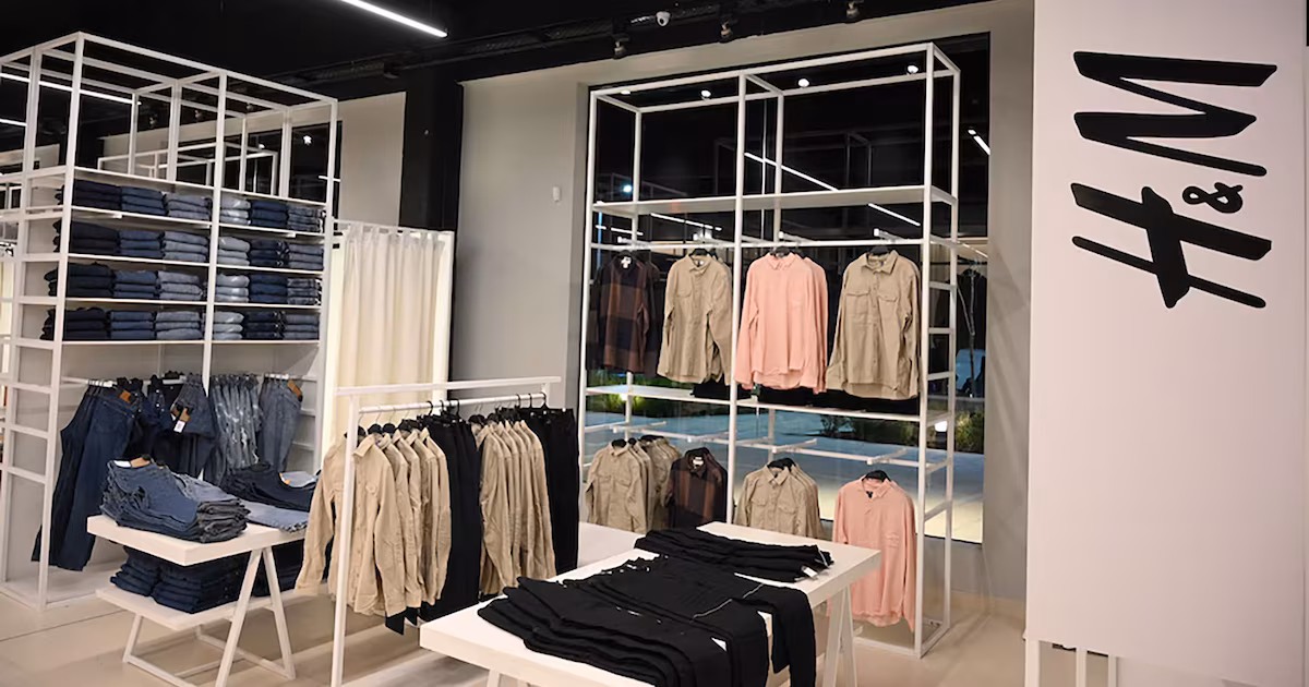 Una cadena de supermercados empezó a vender ropa de H&M: en qué locales y a qué precios
