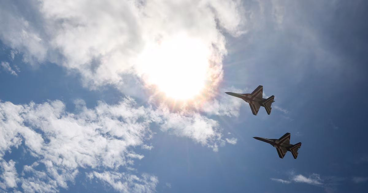 Japón denuncia maniobra hostil de cazas chinos cerca de Okinawa y exige respuesta del gobierno chino