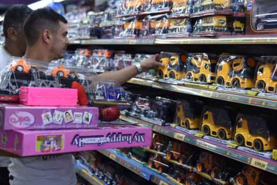 Ventas de juguetes en Navidad caen cerca del 7%: 70% del stock es importado y cambian hábitos de compra