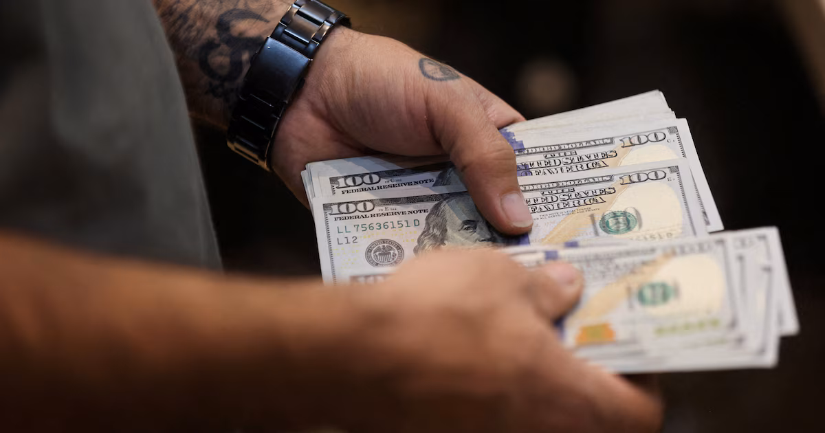 dólar cae por tercer día consecutivo tras anuncio de nueva deuda y baja a $1.460 en Banco Nación, mínimo desde 21/11