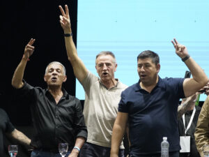 Reforma laboral: la CGT fue al Congreso, sumó el respaldo del peronismo y se prepara para definir medidas contra el proyecto