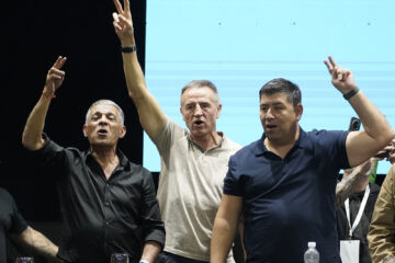 Reforma laboral: la CGT fue al Congreso, sumó el respaldo del peronismo y se prepara para definir medidas contra el proyecto