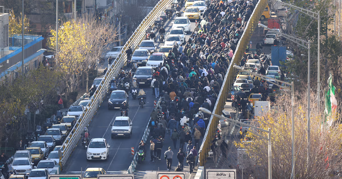 Inflación descontrolada, masivas protestas y cambios en el gabinete: Irán atraviesa una severa crisis económica
