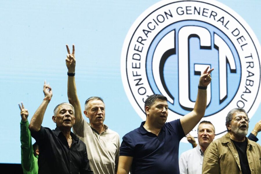 La CGT se reunió con senadores y diputados  de Unión por la Patria: el peronismo se abroquela contra la reforma laboral de Milei