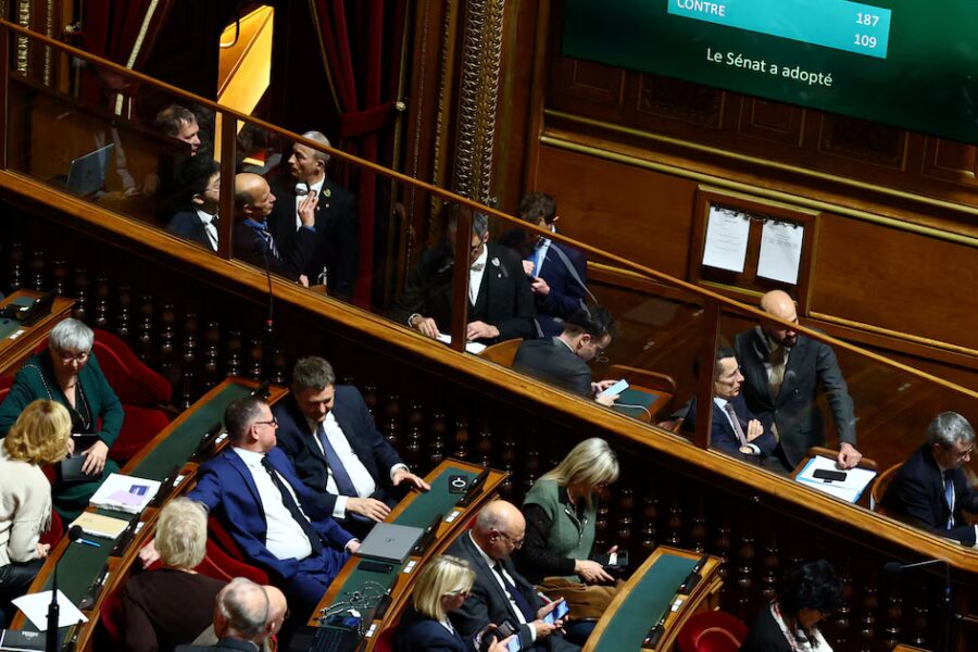 El Gobierno francés obtiene apoyo parcial para el presupuesto 2026 en medio de fuertes tensiones