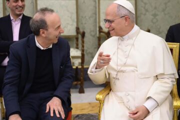 Papa León XIV recibió a Roberto Benigni: encuentro cultural que abre debate político sobre la agenda del Vaticano