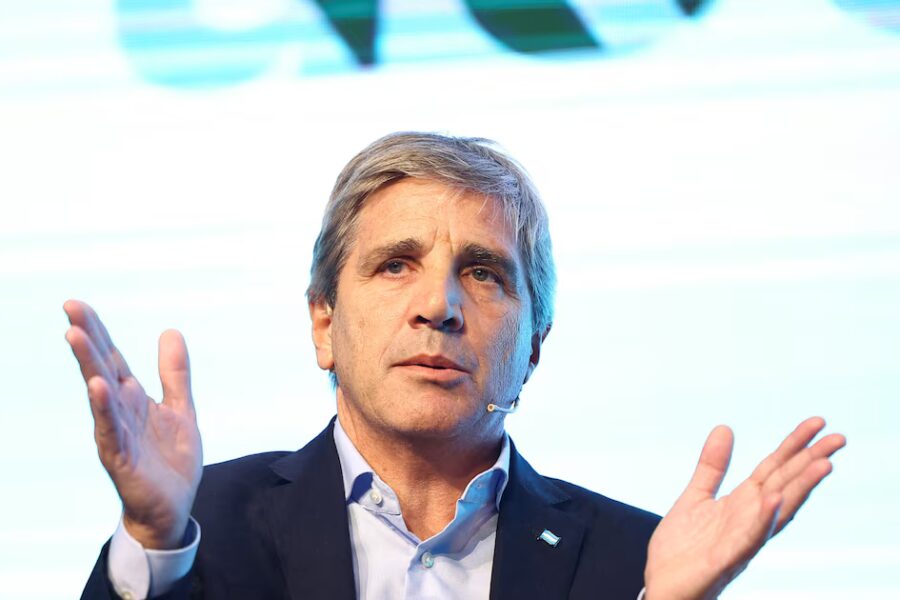 El Gobierno busca privatizar Intercargo y Transener antes de 2026 y prepara a AySA como próxima