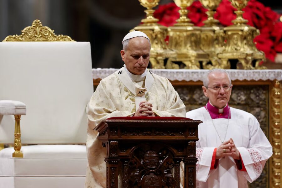 En su primera misa de Navidad, el papa León XIV urge a la paz y condena guerras que dejan heridas abiertas