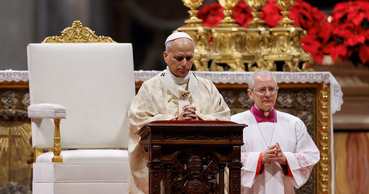 En su primera misa de Navidad, el papa León XIV urge a la paz y condena guerras que dejan heridas abiertas