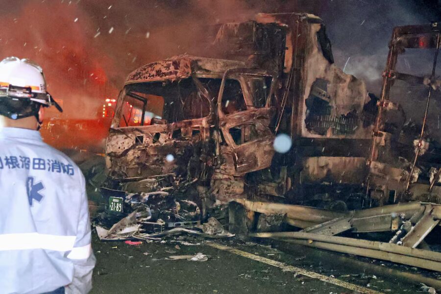 Tragedia vial en Japón: al menos dos muertos y 26 heridos en choque masivo de más de 50 vehículos