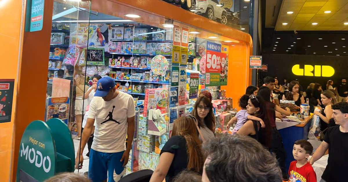 Cierre de año: inflación y riesgo país en baja, brotes de consumo y avance hacia un bono internacional