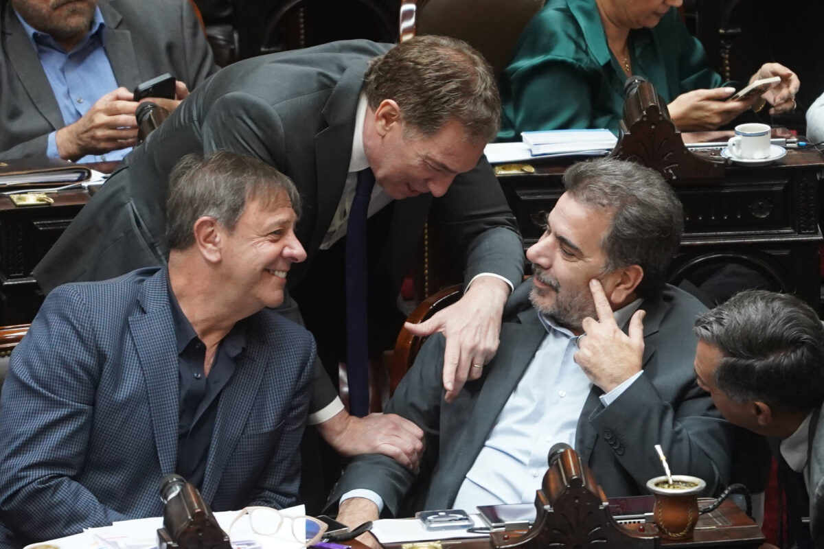 La UCR y el PRO negocian volver a juntarse: le sacarían el tercer lugar en Diputados a los gobernadores