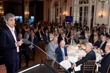 Una filosa respuesta a Paolo Rocca, aplausos y reclamos: así fue el paso de Luis Caputo por el Cicyp