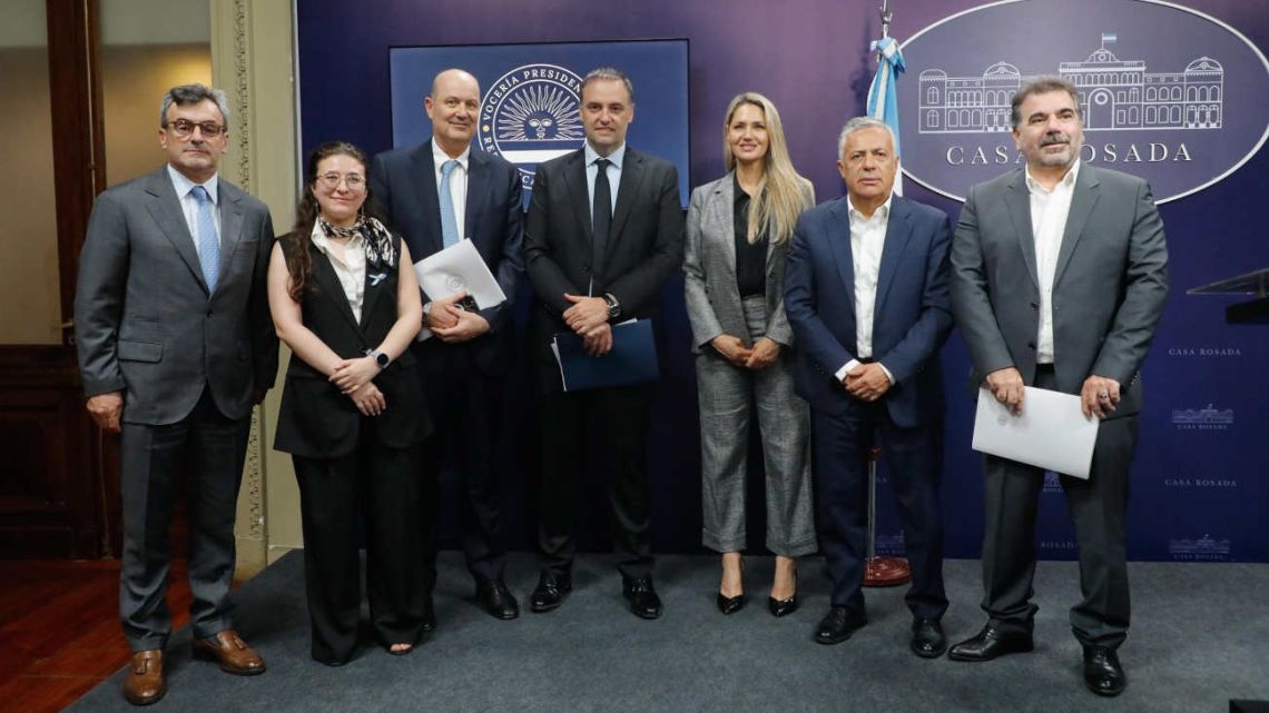 Consejo de Mayo propone reformar expropiaciones, regular tierras y redefinir políticas educativas