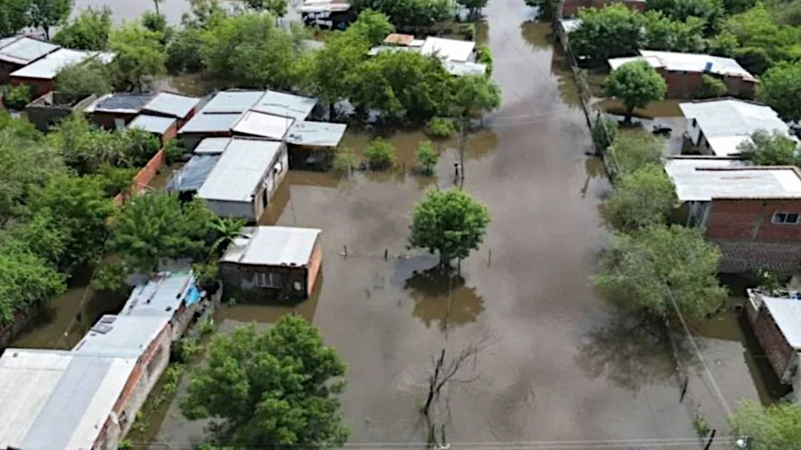 Inundaciones en Corrientes: más de 1.000 evacuados y críticas a la gestión del Gobierno ante nuevas lluvias