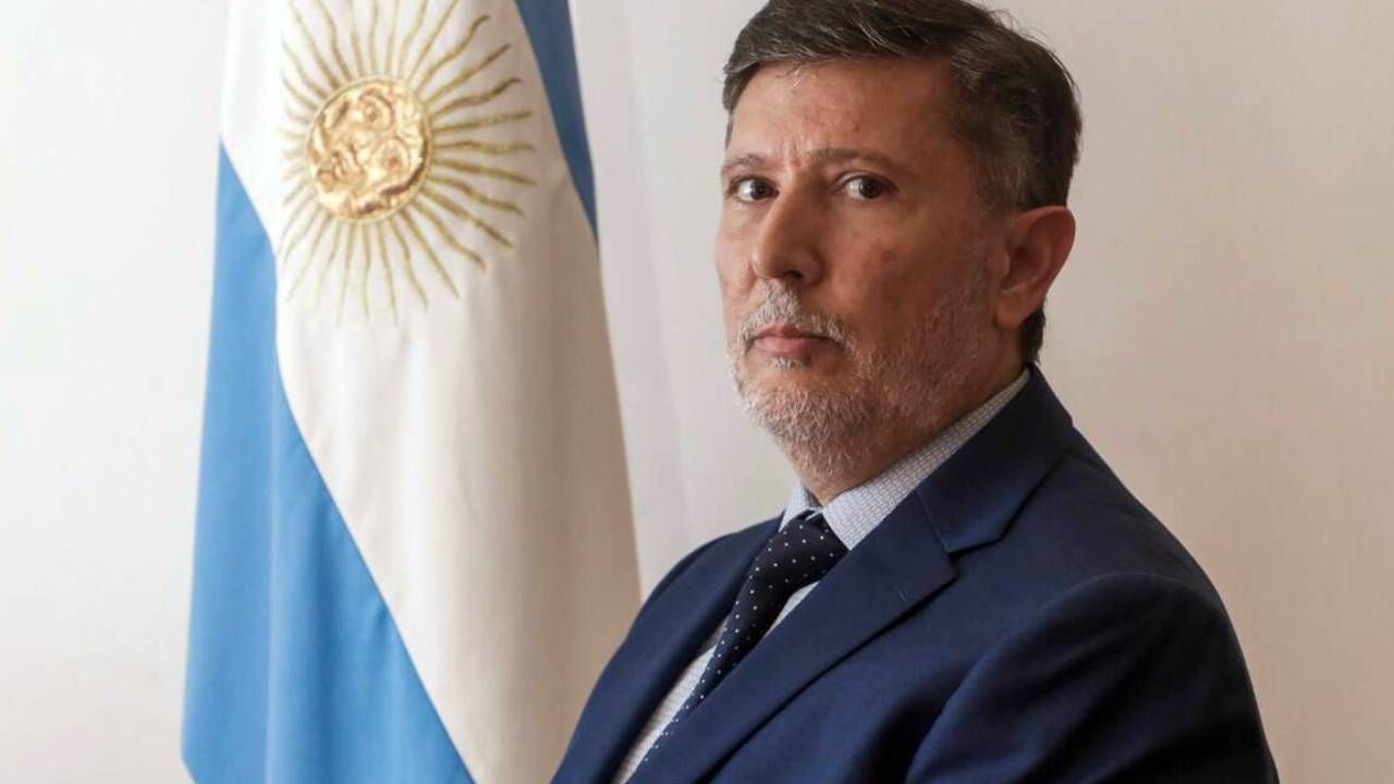 Nuevo jefe de la SIDE, bajo la lupa: el funcionario que no dejó de subir selfies