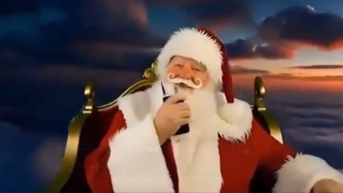 Fuerzas Aéreas exhiben a Papá Noel en F-16 y desatan debate político por uso militar