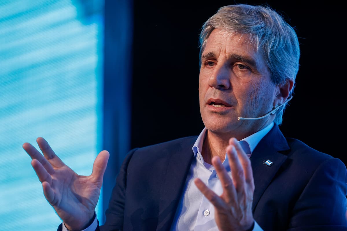 Caputo retoma la cruzada contra los intendentes y expone a los municipios que cobran más tasas