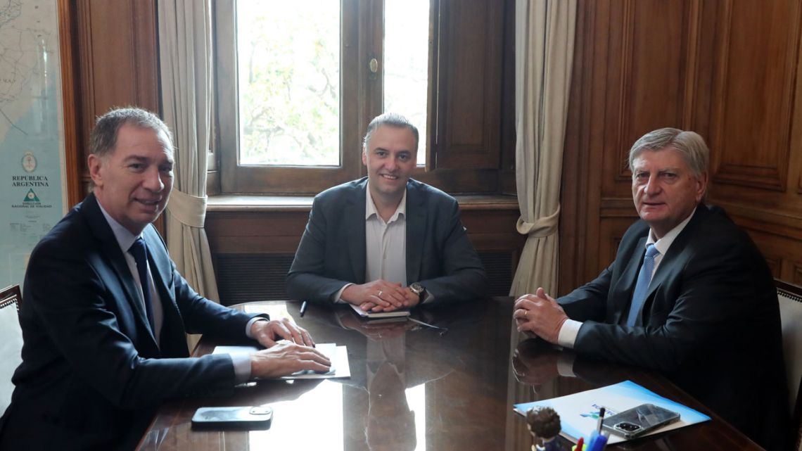 Presupuesto 2026: Santili y Adorni buscan el voto de Ziliotto para sellar la negociación