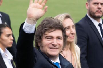 Milei y Karina en el Campo de Polo: tarde de fotos, gestos de campaña y señales políticas