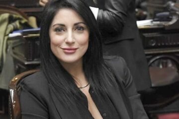 Juliana Santillán borró un post navideño tras críticas en redes por un mensaje viral