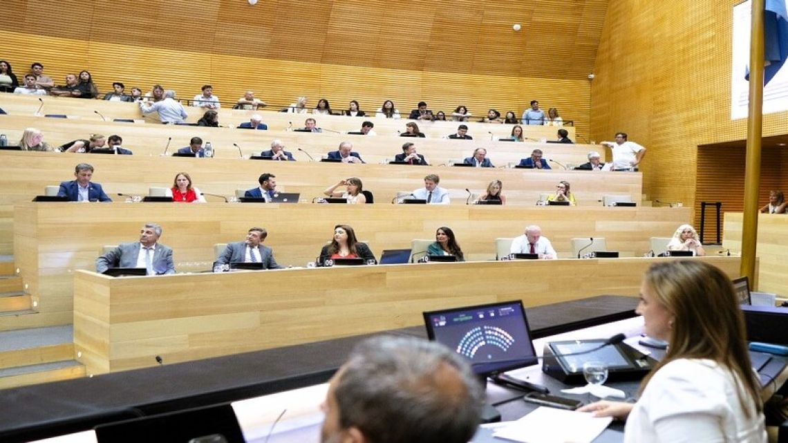 UCR endureció su rechazo a la Ley de emergencia de Llaryora y acusó un “ajuste” a jubilados