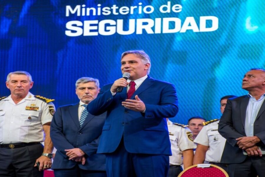 Llaryora endurece el Código y veta ‘naranjitas’ y limpiavidrios; impone sanciones a antivacunas