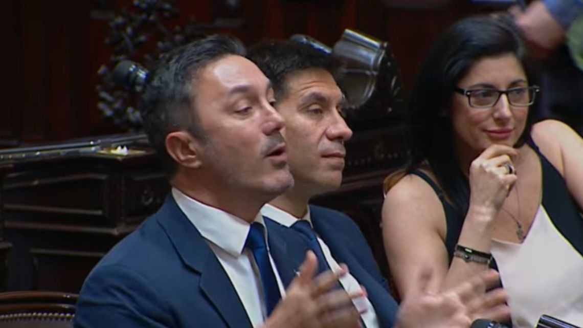 Petri formalizó su renuncia al Ministerio de Defensa mediante carta dirigida a Milei