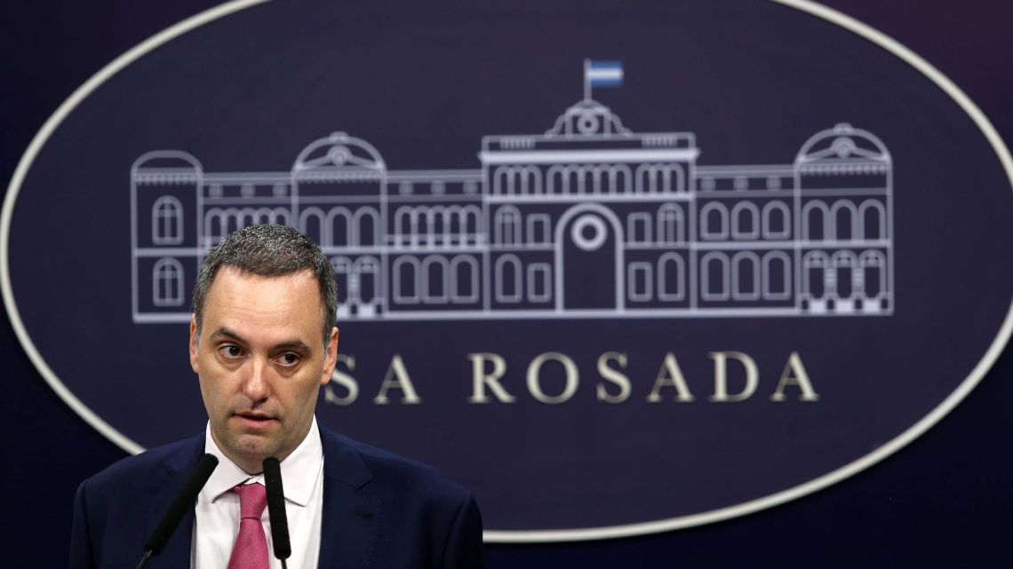 Javier Milei restringe el ingreso de venezolanos chavistas que solicitan refugio en Argentina