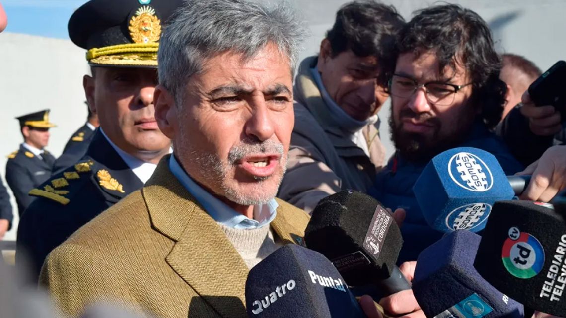 Impulsan reforma del Código de Convivencia para prohibir limpiavidrios y poner fin a los “naranjitas” ilegales