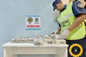 Descubren más de $243 millones ocultos en un vehículo