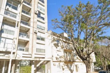 Delincuentes roban cajas fuertes con dólares y pesos en un edificio