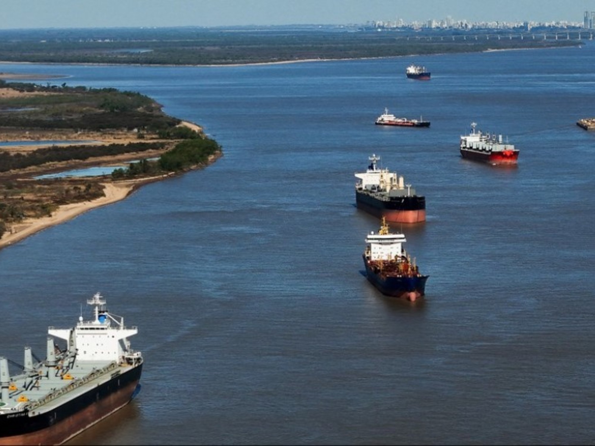 Privatización de la Hidrovía: las 3 ofertas que se presentaron para un negocio de US$ 15.000 millones