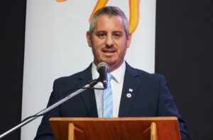 Mejoras leves en la esposa del intendente Walser tras el accidente en Brasil