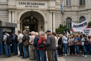 El contraste brutal: los 0.000 millones que adelantó Milei a Frigerio no alcanzan para pagar sueldos y aguinaldos completos