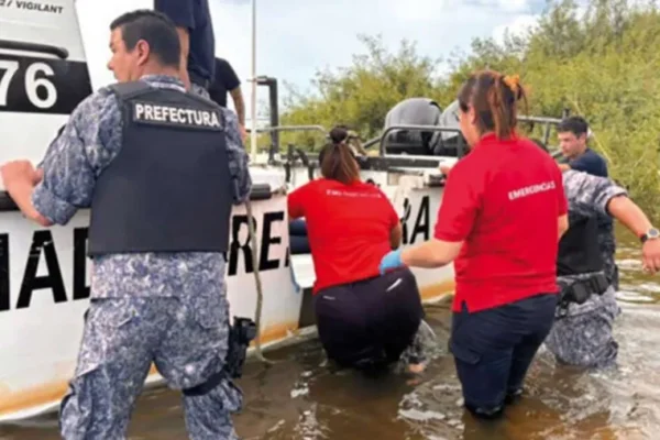 Prefectura y organismos fronterizos rescatan con vida a mujer que cayó desde el Puente Internacional Colón–Paysandú