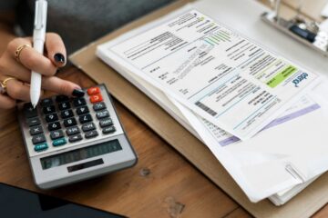 Impuestos silenciosos:  boletas de luz con cargos por sepelio, ambulancias o ABL