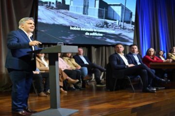 Llaryora evita la “motosierra” y refuncionaliza ministerios para centrar la gestión en el territorio