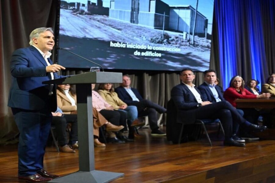 Llaryora evita la “motosierra” y refuncionaliza ministerios para centrar la gestión en el territorio