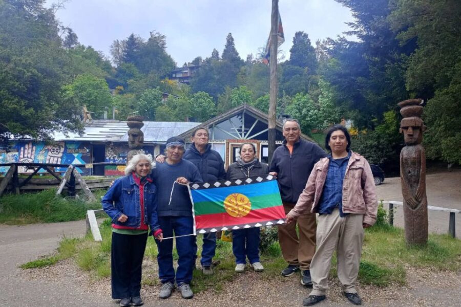 Villa La Angostura: comunidad mapuche desafía orden de desalojo en camping del Lago Correntoso