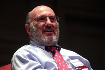 Polémica por autor del libro que Milei regaló a ministros: avala trabajo infantil y prostitución