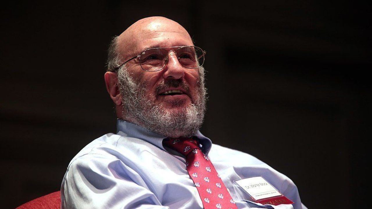 Polémica por autor del libro que Milei regaló a ministros: avala trabajo infantil y prostitución