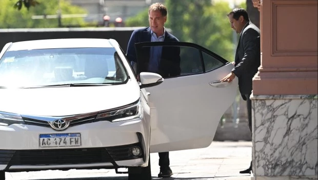 El oficialismo acelera negociaciones y busca aprobar la reforma laboral en el Senado